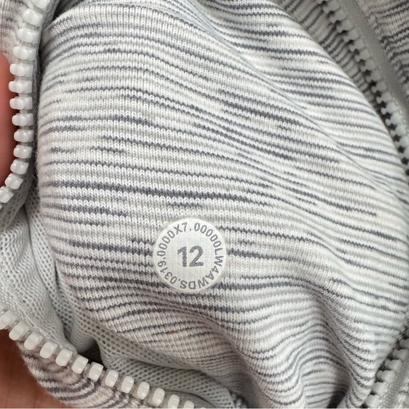 Lululemon define jacket size 12 - Picture 3 of 9